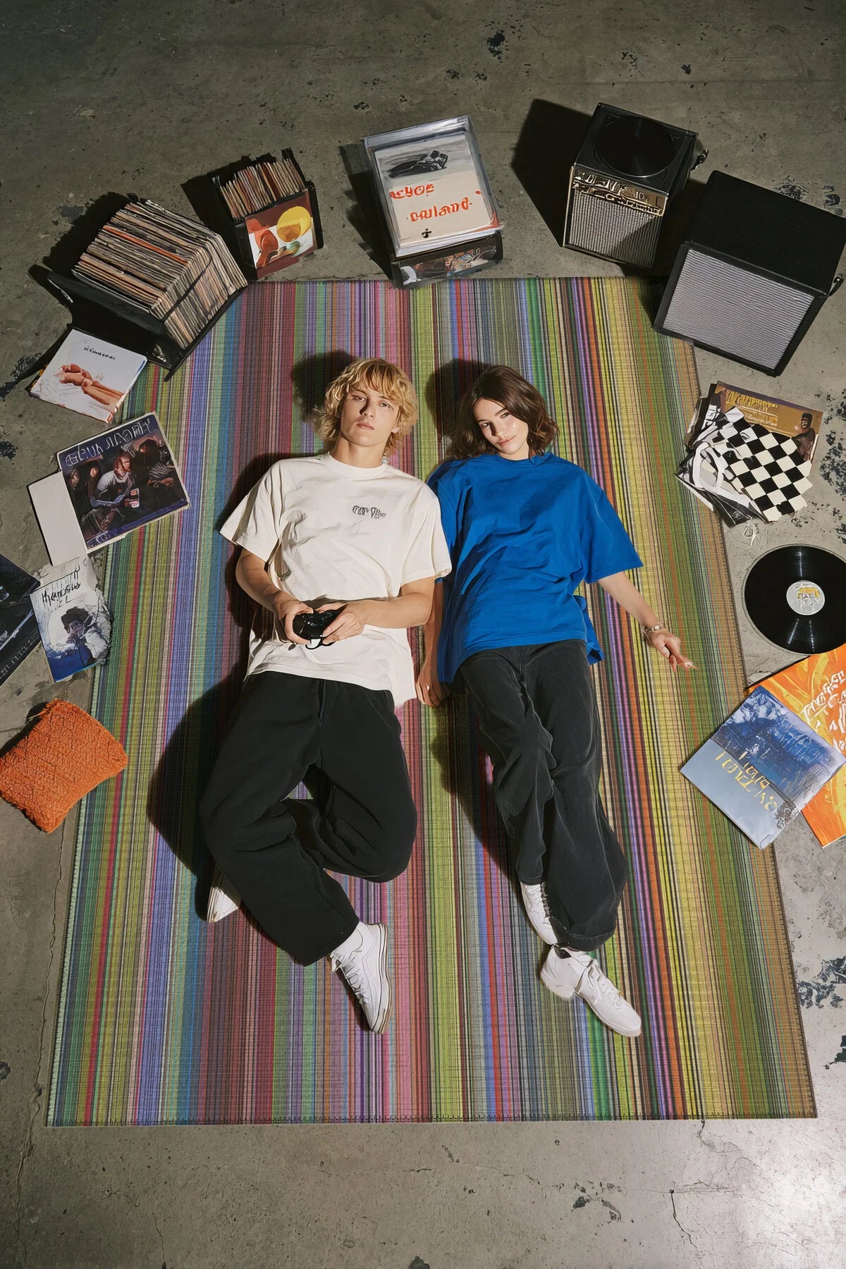 Pantone 60 Renkli Çizgili Tasarım Halı Modern Geometrik Oturma Odası İnce Yazlık Ev Oda Salon Halısı